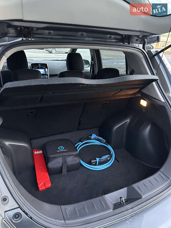 Хэтчбек Nissan Leaf 2013 в Черновцах