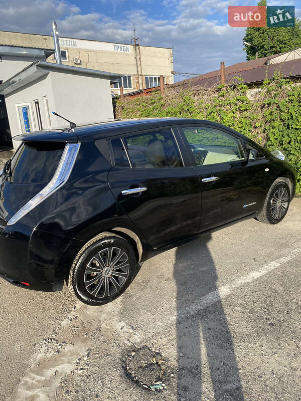 Хэтчбек Nissan Leaf 2012 в Ровно