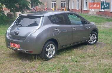 Хэтчбек Nissan Leaf 2014 в 