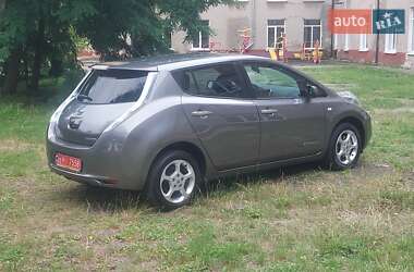 Хэтчбек Nissan Leaf 2014 в 