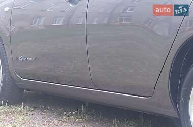 Хэтчбек Nissan Leaf 2014 в 