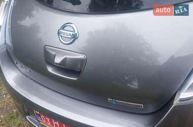 Хэтчбек Nissan Leaf 2014 в 