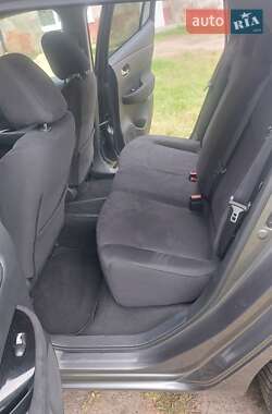 Хэтчбек Nissan Leaf 2014 в 