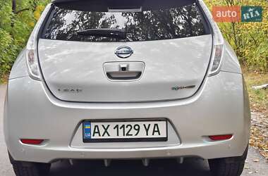 Хэтчбек Nissan Leaf 2013 в 