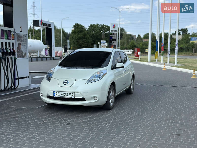 Хэтчбек Nissan Leaf 2012 в Днепре