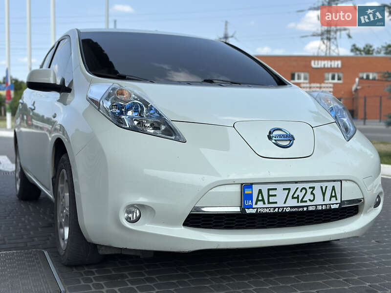 Хэтчбек Nissan Leaf 2012 в Днепре