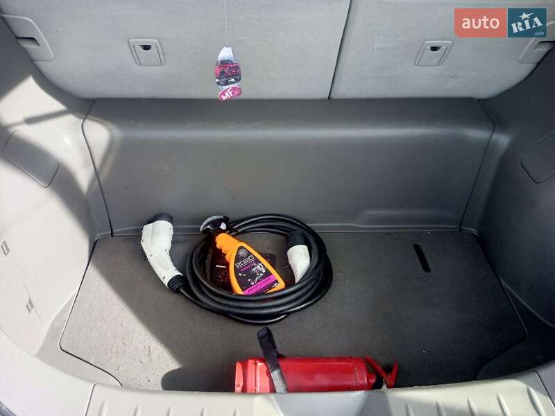 Хэтчбек Nissan Leaf 2012 в Хмельницком