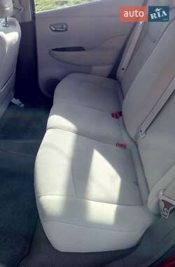 Хетчбек Nissan Leaf 2012 в 