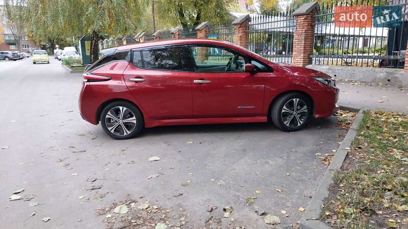 Хэтчбек Nissan Leaf 2018 в Киеве