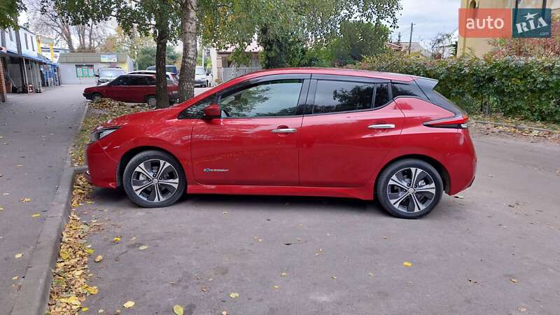 Хэтчбек Nissan Leaf 2018 в Киеве