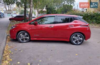 Хэтчбек Nissan Leaf 2018 в 