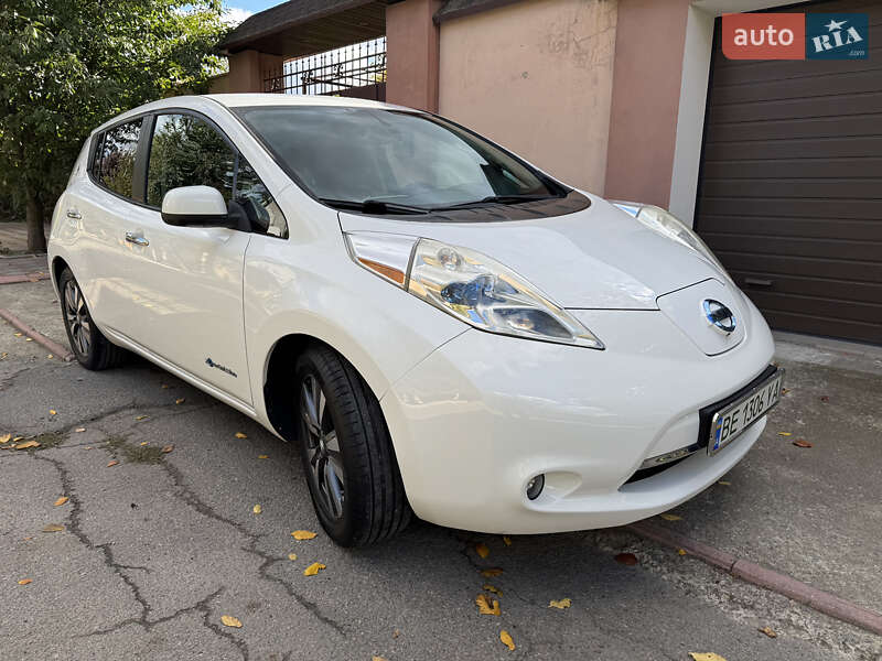Хэтчбек Nissan Leaf 2015 в Херсоне фото Хэтчбек Nissan Leaf 2015 в Херсоне