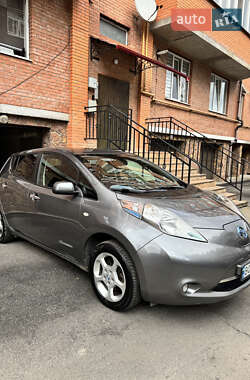 Хэтчбек Nissan Leaf 2014 в 