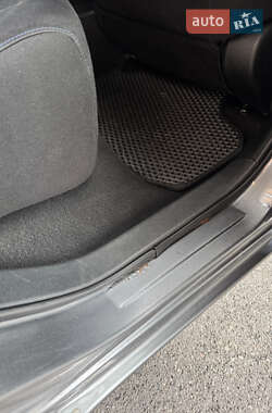 Хэтчбек Nissan Leaf 2014 в 