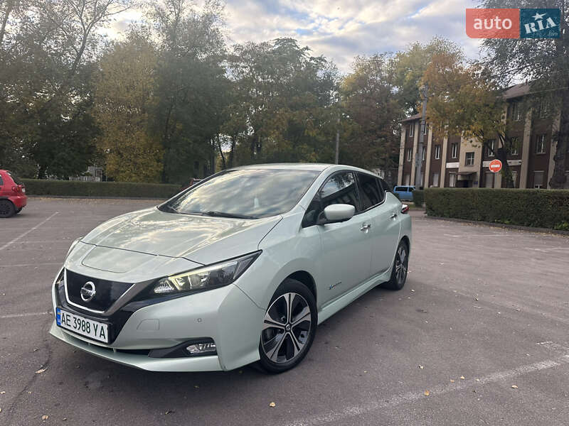Хэтчбек Nissan Leaf 2018 в Каменском