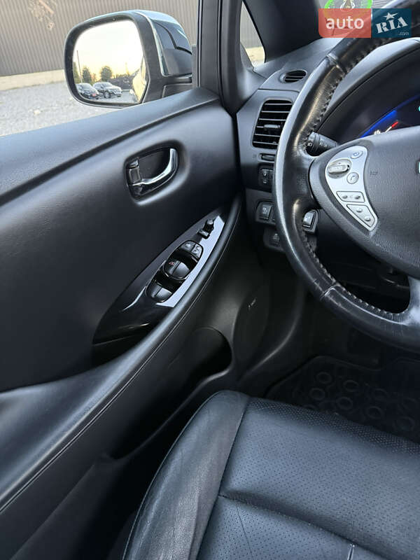 Хетчбек Nissan Leaf 2013 в Дрогобичі