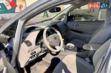 Хэтчбек Nissan Leaf 2011 в Ахтырке
