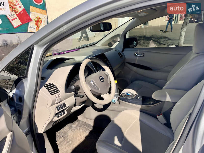 Хэтчбек Nissan Leaf 2011 в Ахтырке