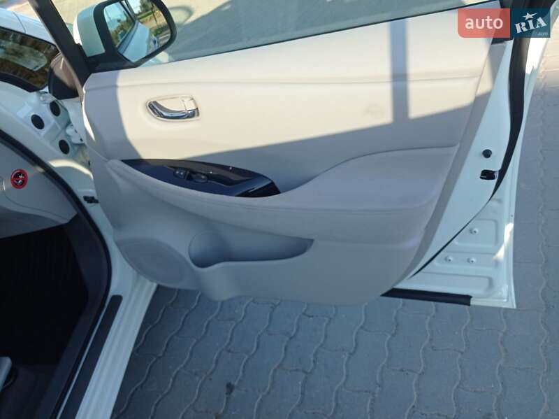 Хэтчбек Nissan Leaf 2012 в Коломые фото 18 Хэтчбек Nissan Leaf 2012 в Коломые