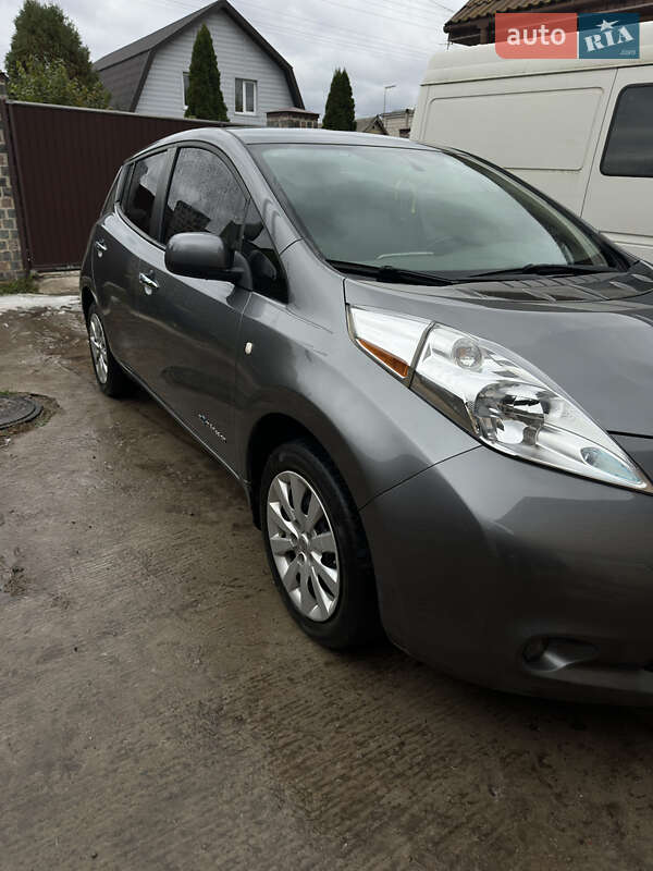 Хетчбек Nissan Leaf 2015 в Києві
