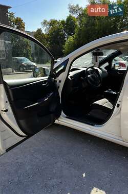 Хэтчбек Nissan Leaf 2015 в 