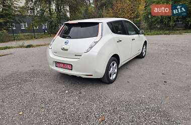 Хэтчбек Nissan Leaf 2015 в 