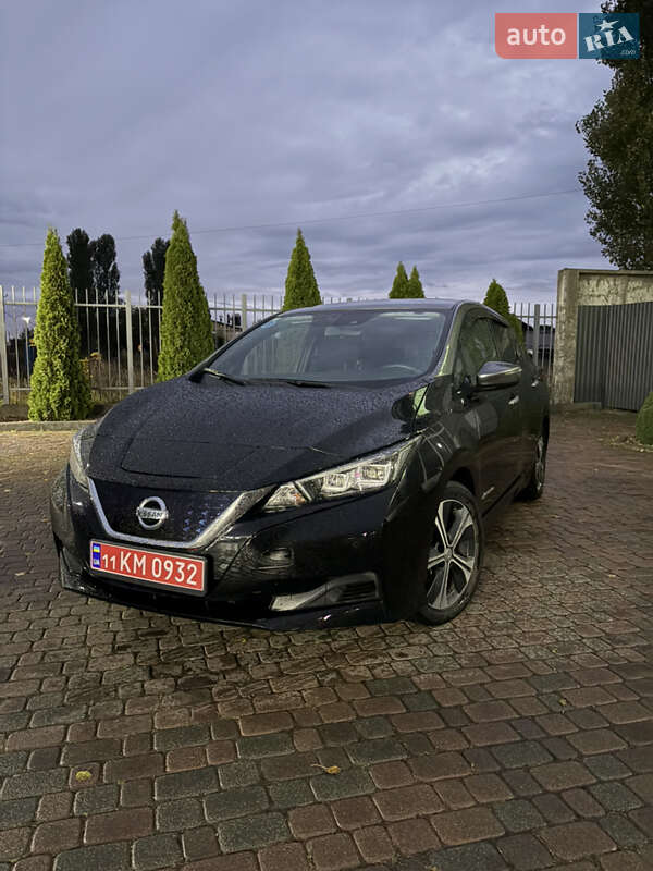 Хэтчбек Nissan Leaf 2019 в 