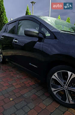 Хэтчбек Nissan Leaf 2019 в 