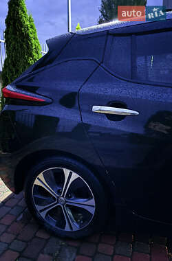 Хэтчбек Nissan Leaf 2019 в 