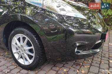 Хэтчбек Nissan Leaf 2015 в 