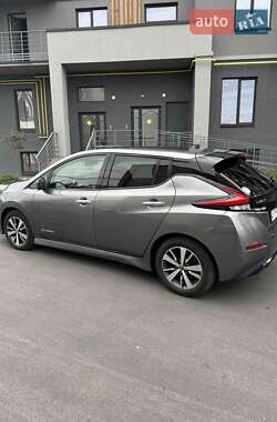 Хэтчбек Nissan Leaf 2019 в 