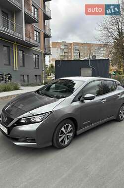 Хэтчбек Nissan Leaf 2019 в 