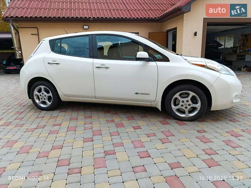 Хетчбек Nissan Leaf 2013 в Івано-Франківську