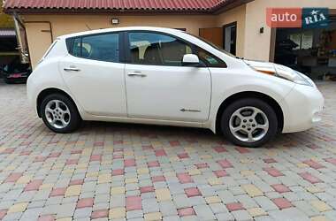 Хэтчбек Nissan Leaf 2013 в 