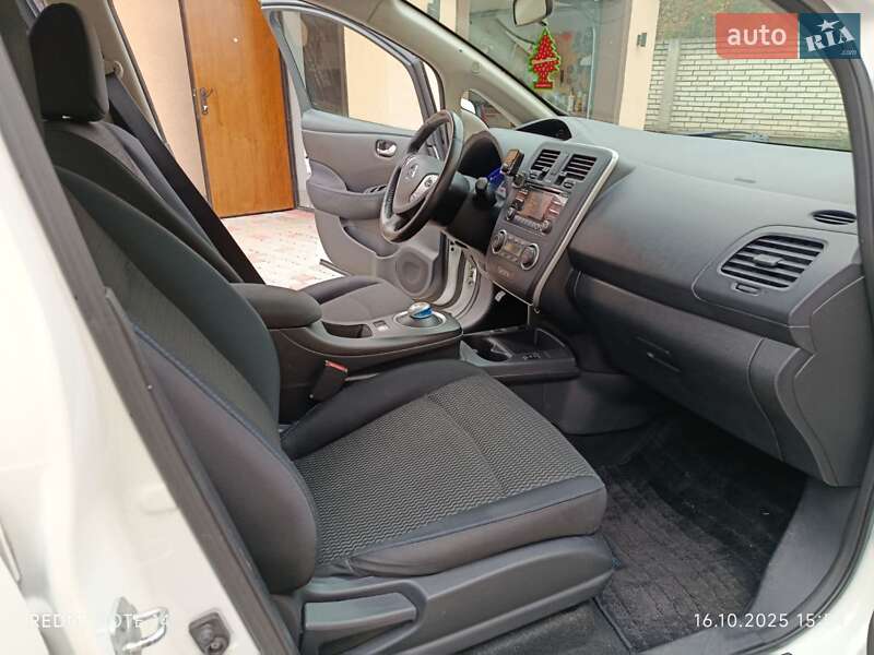 Хетчбек Nissan Leaf 2013 в Івано-Франківську