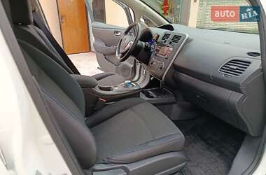Хэтчбек Nissan Leaf 2013 в 