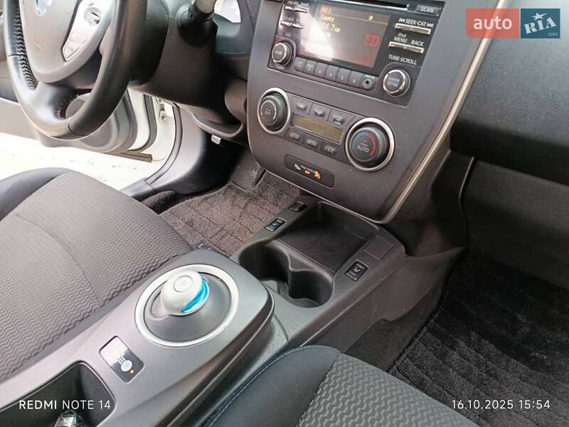 Хетчбек Nissan Leaf 2013 в Івано-Франківську