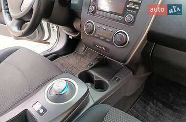 Хэтчбек Nissan Leaf 2013 в 