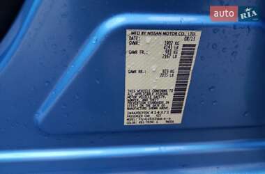 Хэтчбек Nissan Leaf 2013 в 