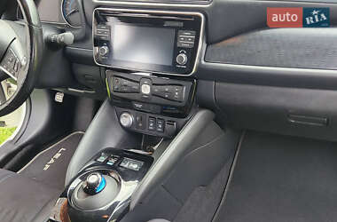 Хэтчбек Nissan Leaf 2019 в 