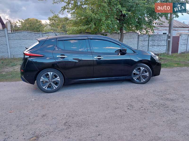 Хэтчбек Nissan Leaf 2018 в Днепре