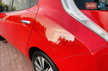 Хэтчбек Nissan Leaf 2016 в 