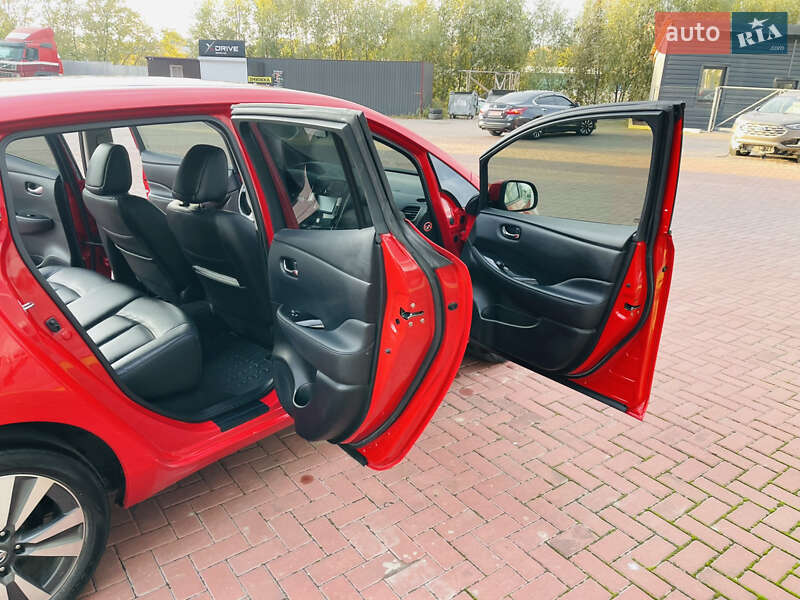 Хэтчбек Nissan Leaf 2016 в Ровно