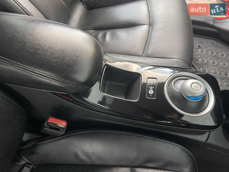 Хэтчбек Nissan Leaf 2016 в Ровно