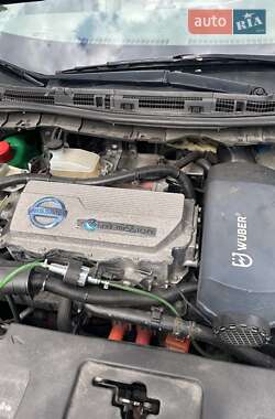 Хэтчбек Nissan Leaf 2012 в  фото 2 Хэтчбек Nissan Leaf 2012 в