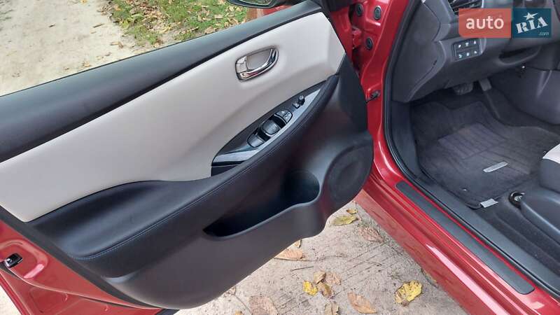 Хэтчбек Nissan Leaf 2018 в Киеве