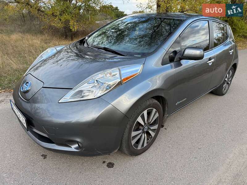 Хэтчбек Nissan Leaf 2014 в 