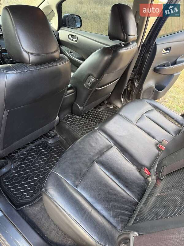 Хетчбек Nissan Leaf 2014 в Дніпрі