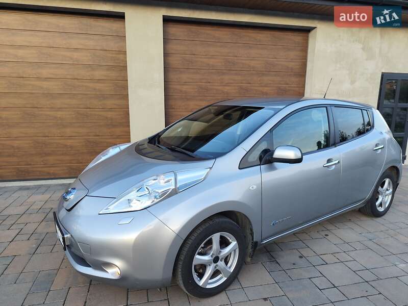 Хэтчбек Nissan Leaf 2016 в Ровно