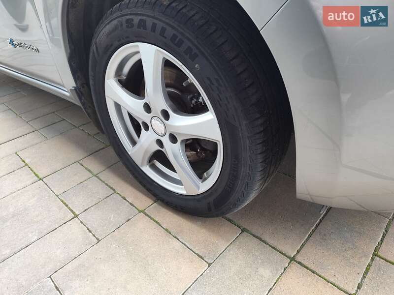 Хэтчбек Nissan Leaf 2016 в Ровно